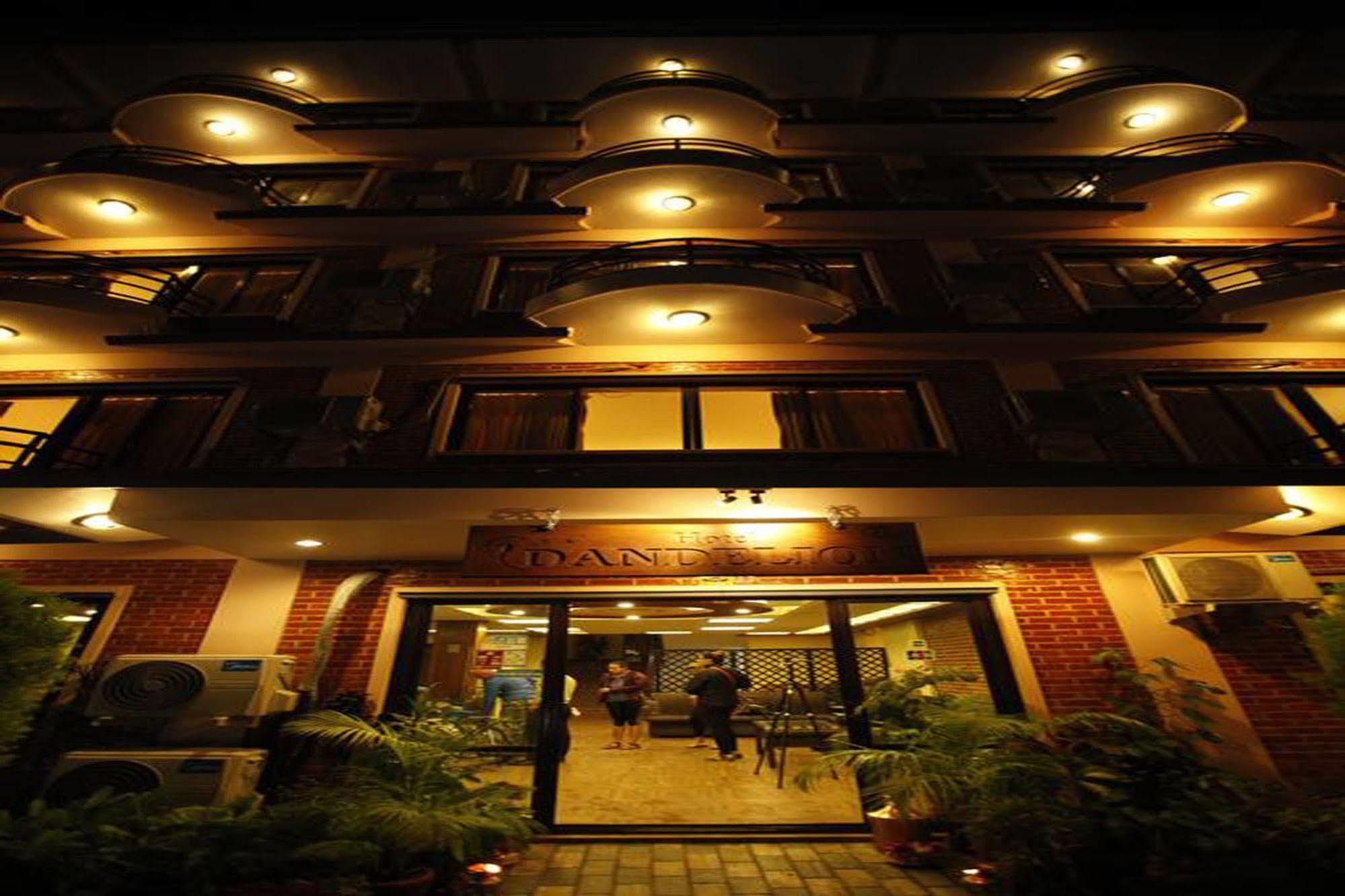 Hotel Dandelion Pokhara Exterior foto